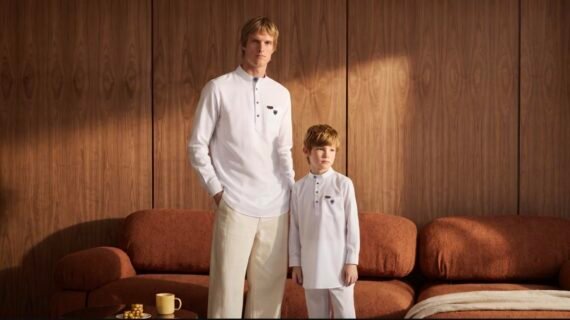 Momen Pakai Baju Couple Ayah Anak yang Bikin Bonding Makin Erat